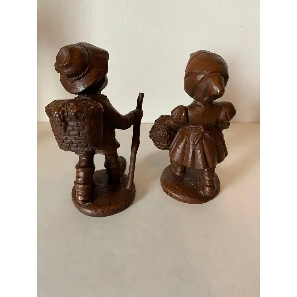 Red Mill Mfg. 1989 2 hiking children figurines statues hiking gathering